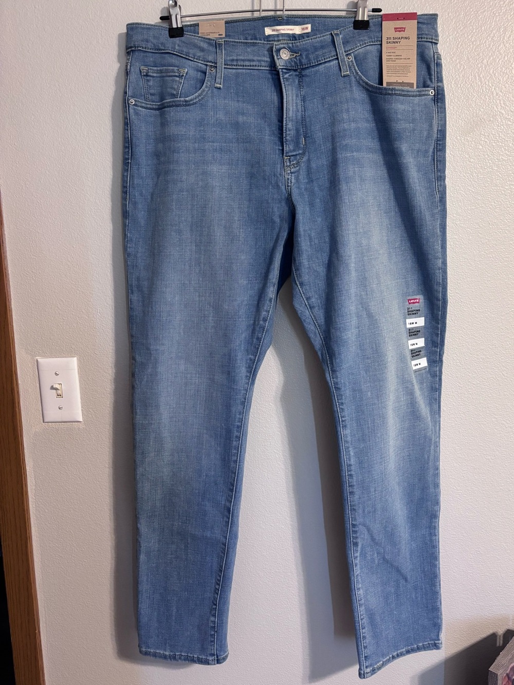Levi's women’s Light Wash Slim Straight Jeans - Blue